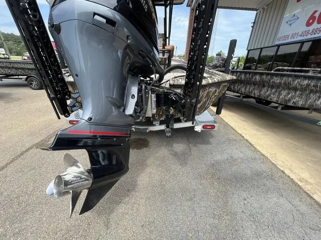 Slide: The Image of Avid 23 Mag 2025 - 9