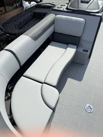 Slide: The Image of Veranda VR22RC 2026 - 9