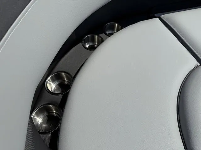 Slide: The Image of Veranda VR22RC Tri-Toon 2026 - 13