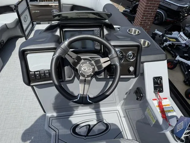 Slide: The Image of Veranda VR22RC Tri-Toon 2026 - 22