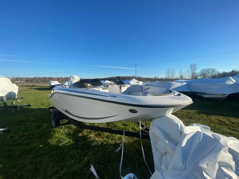 Slide: The Image of Bayliner Element E17 2025 - 2