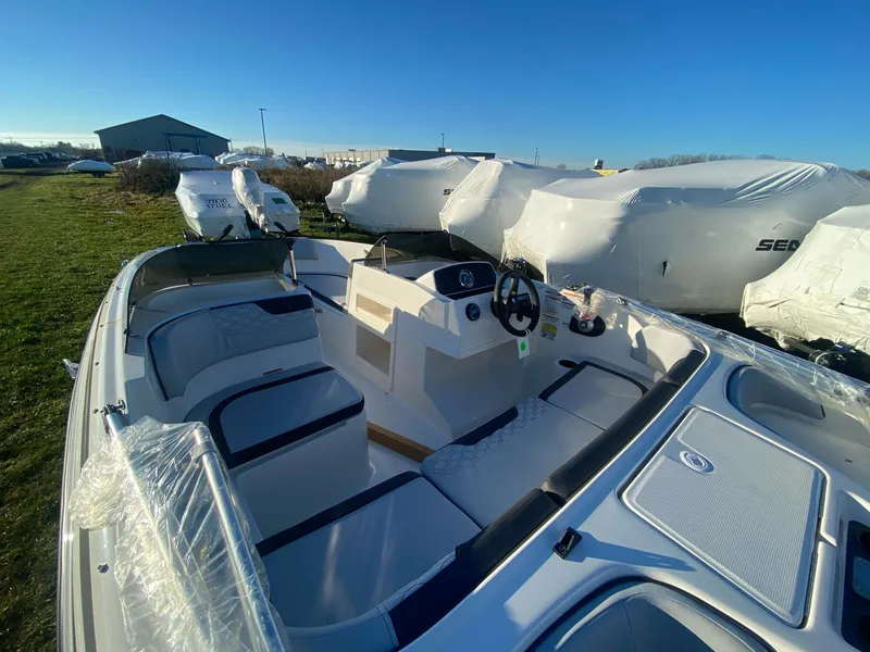 Slide: The Image of Bayliner Element E17 2025 - 3