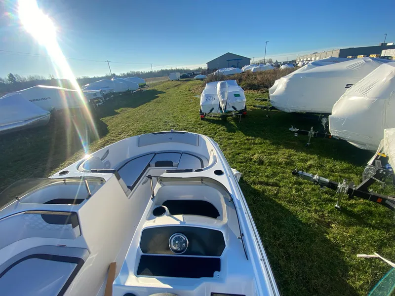 Slide: The Image of Bayliner Element E17 2025 - 6