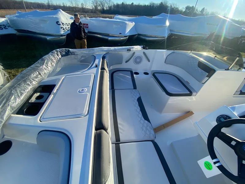 Slide: The Image of Bayliner Element E17 2025 - 7