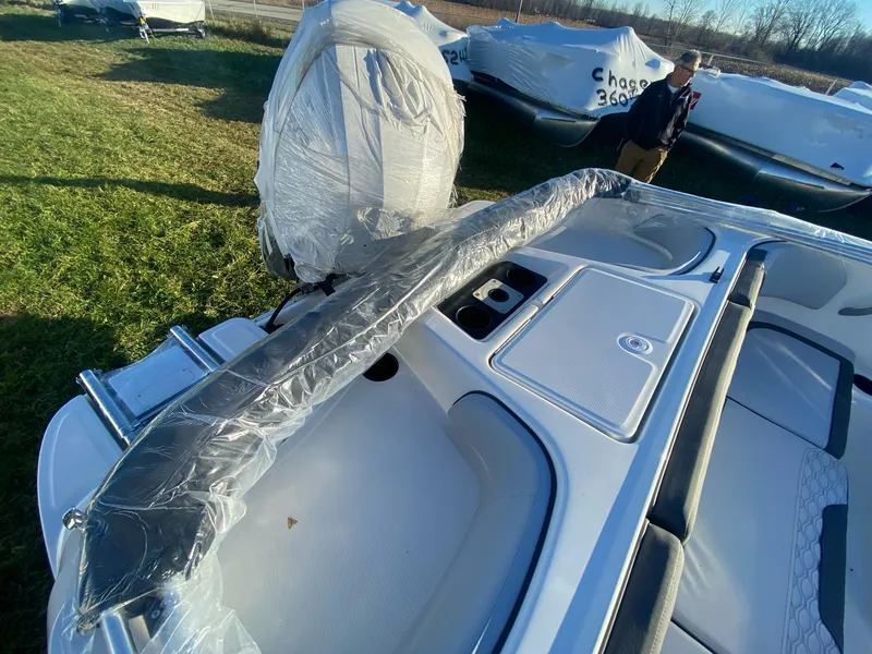 Slide: The Image of Bayliner Element E17 2025 - 8