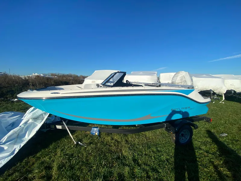 The Image of Bayliner Element E17 2025 - 1