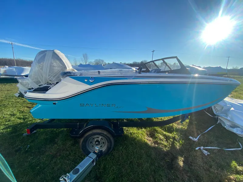 Slide: The Image of Bayliner Element E17 2025 - 3