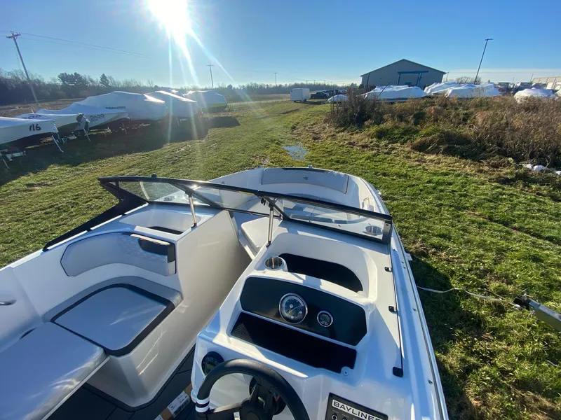 Slide: The Image of Bayliner Element E17 2025 - 7