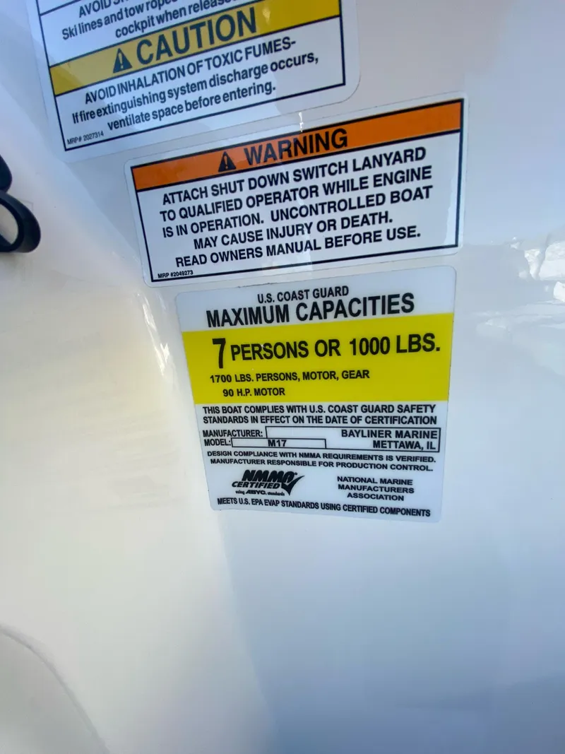 Slide: The Image of Bayliner Element E17 2025 - 9