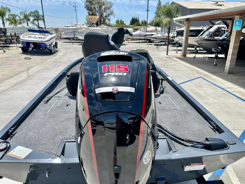 Slide: The Image of Crestliner XF 189 W/ 115HP Mercury PRO XS! 2025 - 4