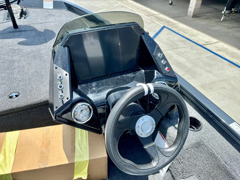 Slide: The Image of Crestliner XF 189 W/ 115HP Mercury PRO XS! 2025 - 6