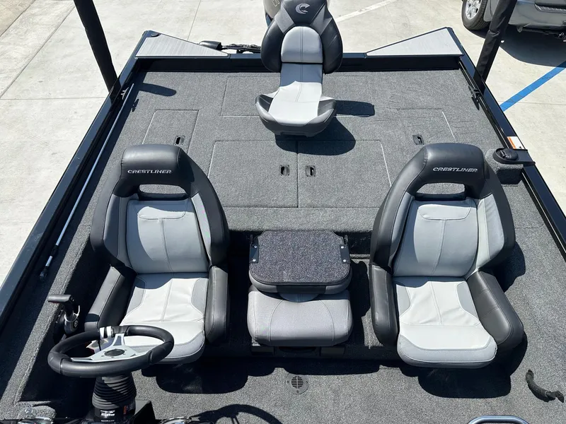 Slide: The Image of Crestliner MX 19 w/ 200HP Mercury! 2025 - 10