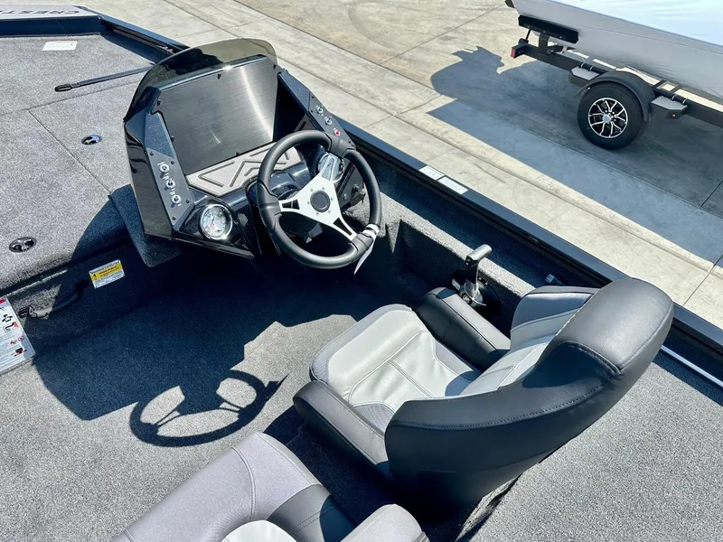 Slide: The Image of Crestliner MX 19 w/ 200HP Mercury! 2025 - 7