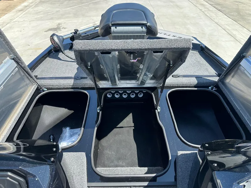 Slide: The Image of Crestliner MX 19 w/ 200HP Mercury! 2025 - 9