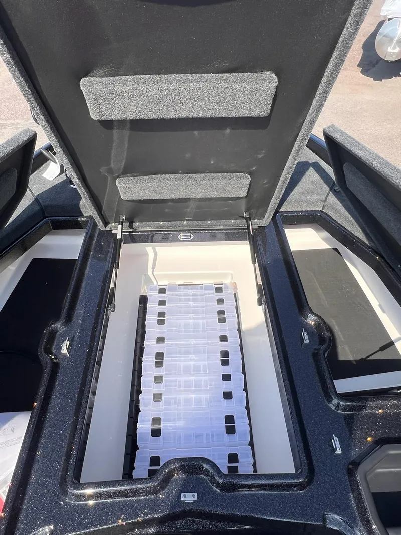 Slide: The Image of Skeeter ZXE20 2026 - 18