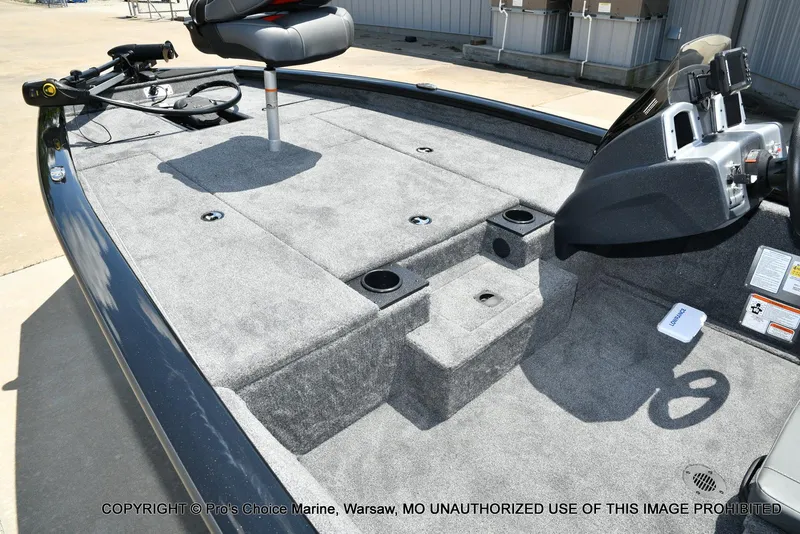 Slide: The Image of Tracker Pro Team 190 2026 - 12