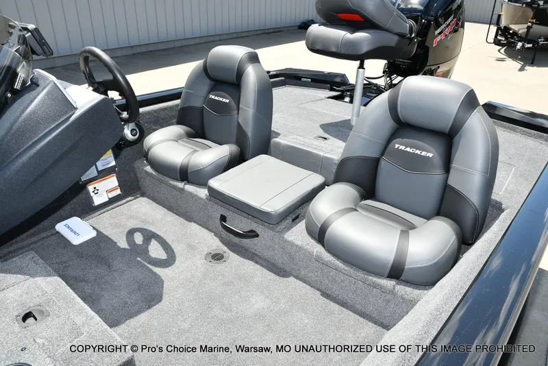 Slide: The Image of Tracker Pro Team 190 2026 - 14