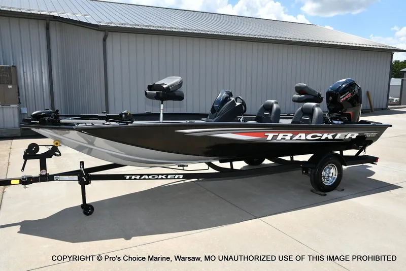 Slide: The Image of Tracker Pro Team 190 2026 - 22