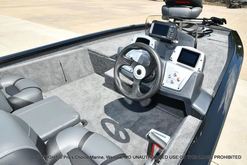 Slide: The Image of Tracker Pro Team 190 2026 - 32