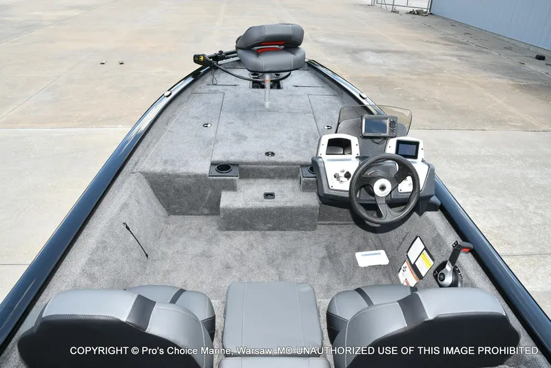 Slide: The Image of Tracker Pro Team 190 2026 - 35