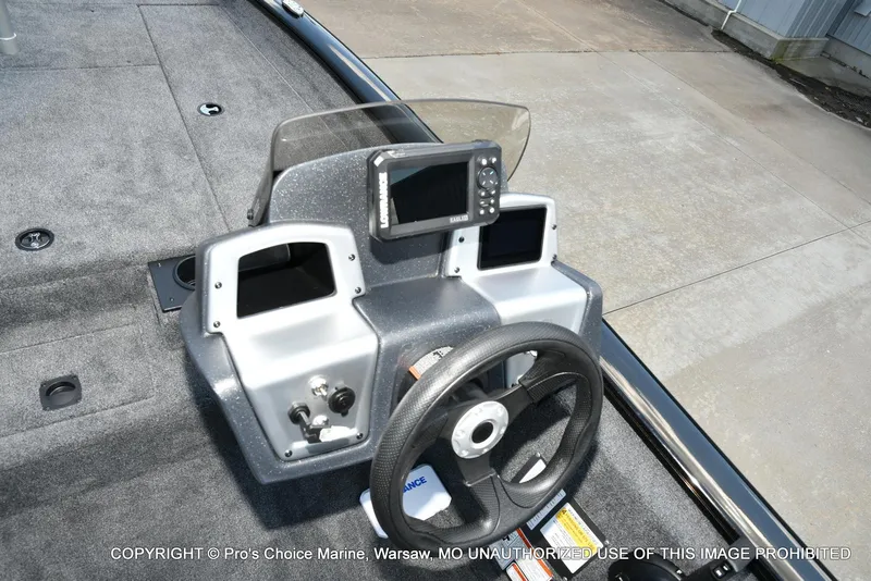 Slide: The Image of Tracker Pro Team 190 2026 - 37