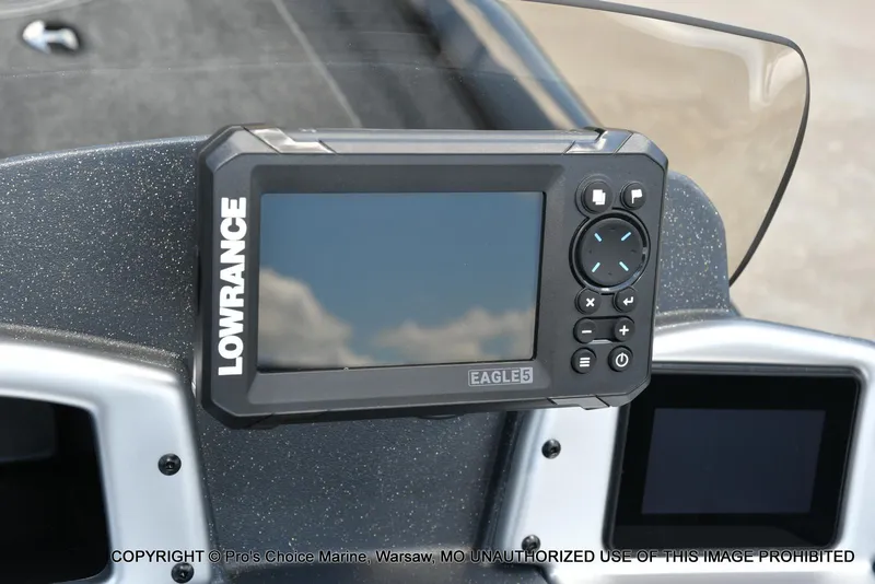 Slide: The Image of Tracker Pro Team 190 2026 - 39