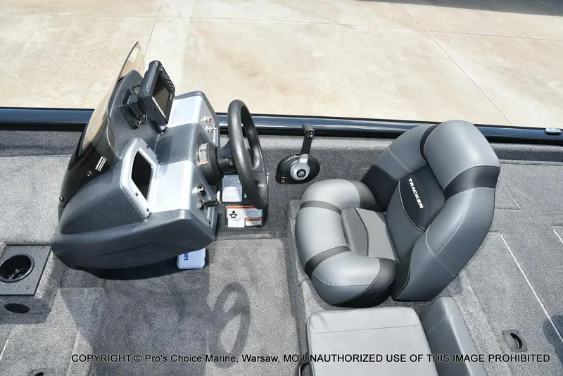 Slide: The Image of Tracker Pro Team 190 2026 - 40