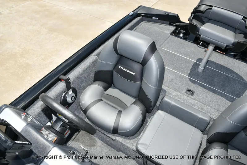 Slide: The Image of Tracker Pro Team 190 2026 - 49