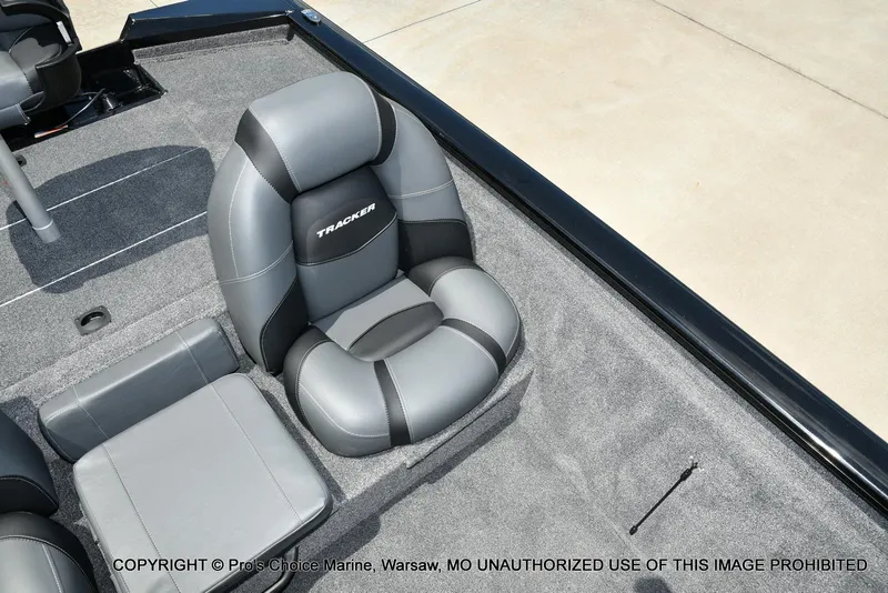 Slide: The Image of Tracker Pro Team 190 2026 - 50