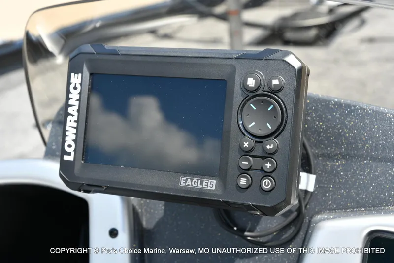 Slide: The Image of Tracker Pro Team 190 2026 - 6