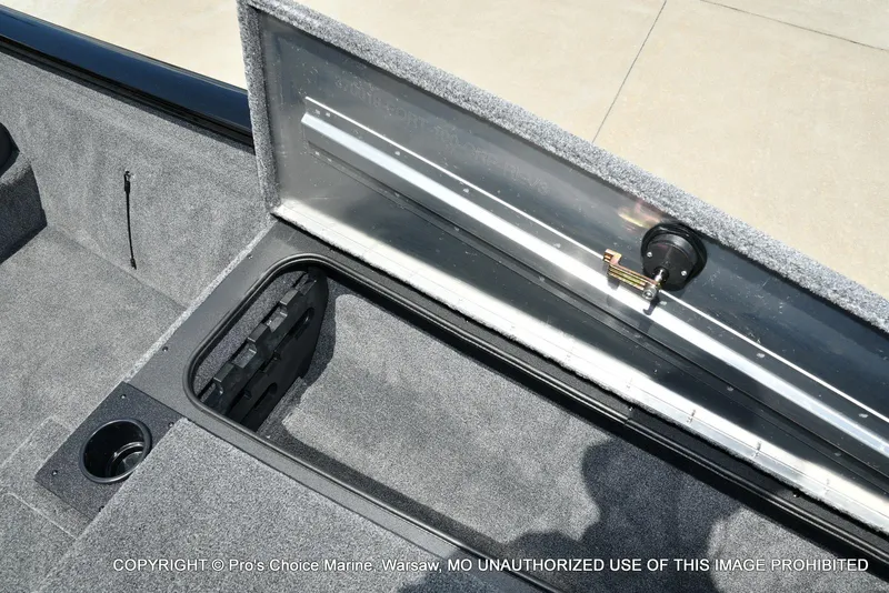 Slide: The Image of Tracker Pro Team 190 2026 - 60