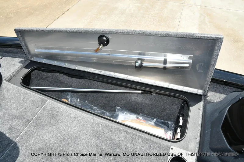 Slide: The Image of Tracker Pro Team 190 2026 - 61