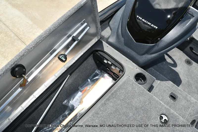 Slide: The Image of Tracker Pro Team 190 2026 - 63