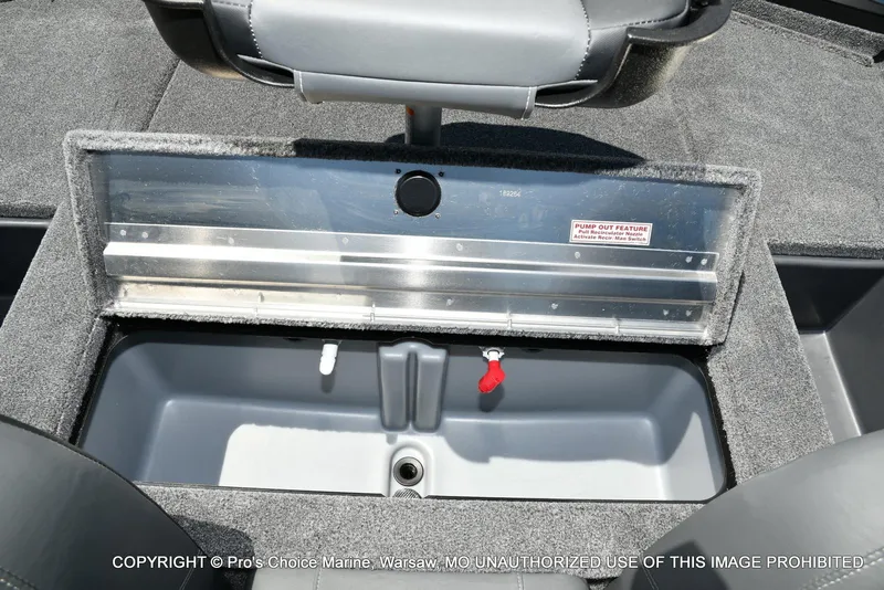 Slide: The Image of Tracker Pro Team 190 2026 - 64