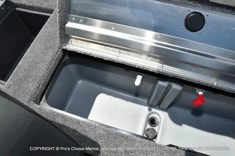 Slide: The Image of Tracker Pro Team 190 2026 - 65