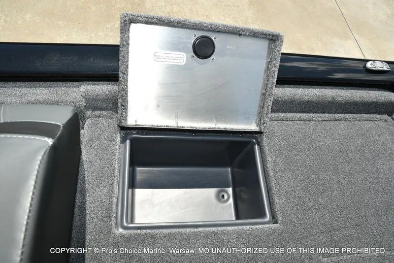 Slide: The Image of Tracker Pro Team 190 2026 - 67