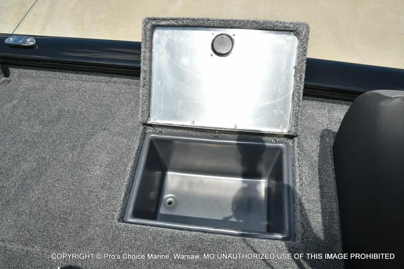 Slide: The Image of Tracker Pro Team 190 2026 - 68