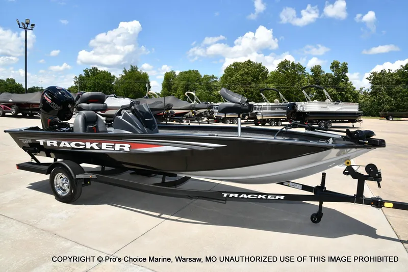 Slide: The Image of Tracker Pro Team 190 2026 - 71