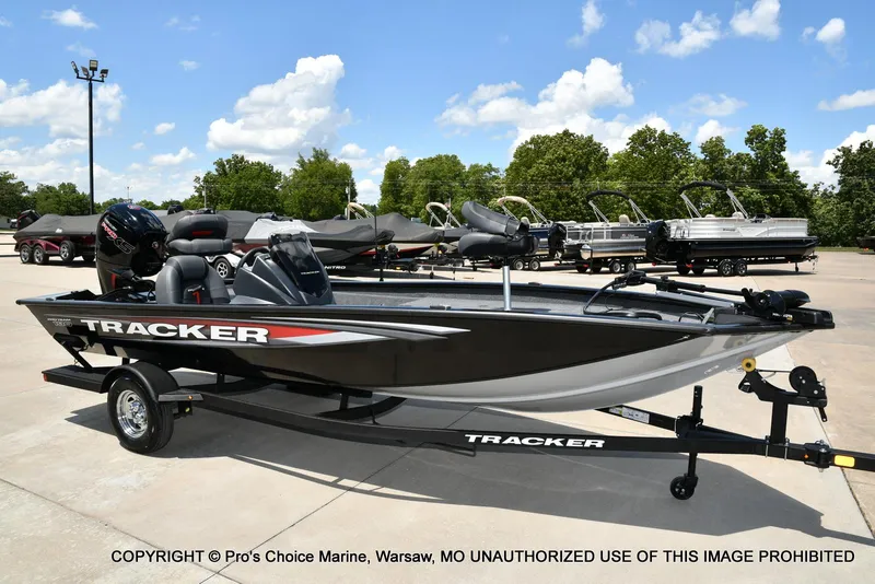 Slide: The Image of Tracker Pro Team 190 2026 - 73