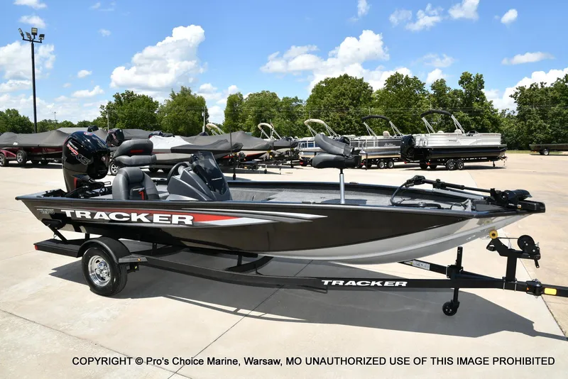 Slide: The Image of Tracker Pro Team 190 2026 - 76