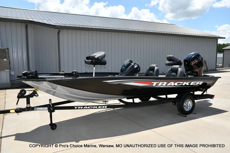 Slide: The Image of Tracker Pro Team 190 2026 - 77