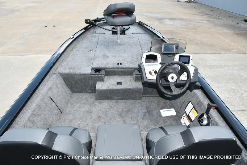 Slide: The Image of Tracker Pro Team 190 2026 - 8