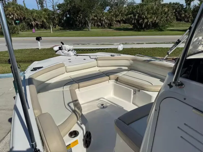 Slide: The Image of NauticStar 211 Angler 2018 - 12