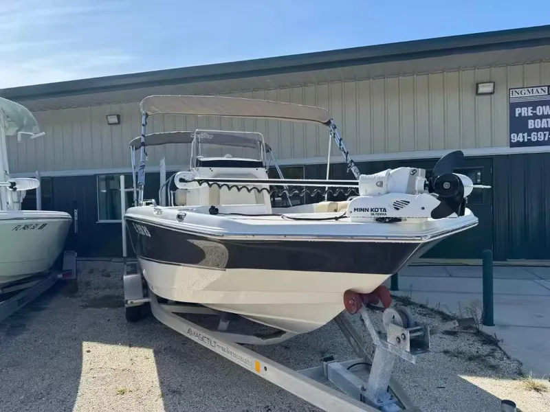 Slide: The Image of NauticStar 211 Angler 2018 - 4