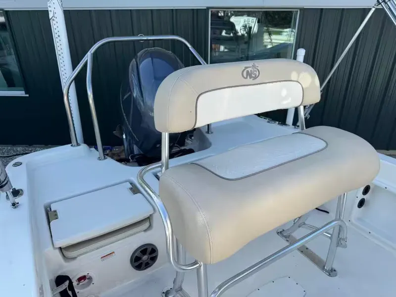 Slide: The Image of NauticStar 211 Angler 2018 - 8