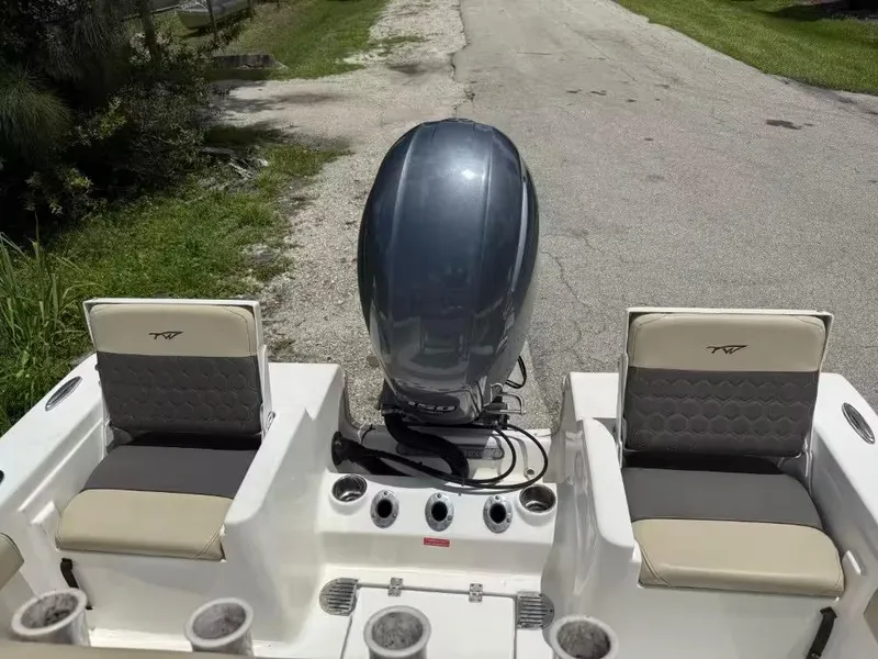 Slide: The Image of Tidewater 198 ADVENTURE 2020 - 4