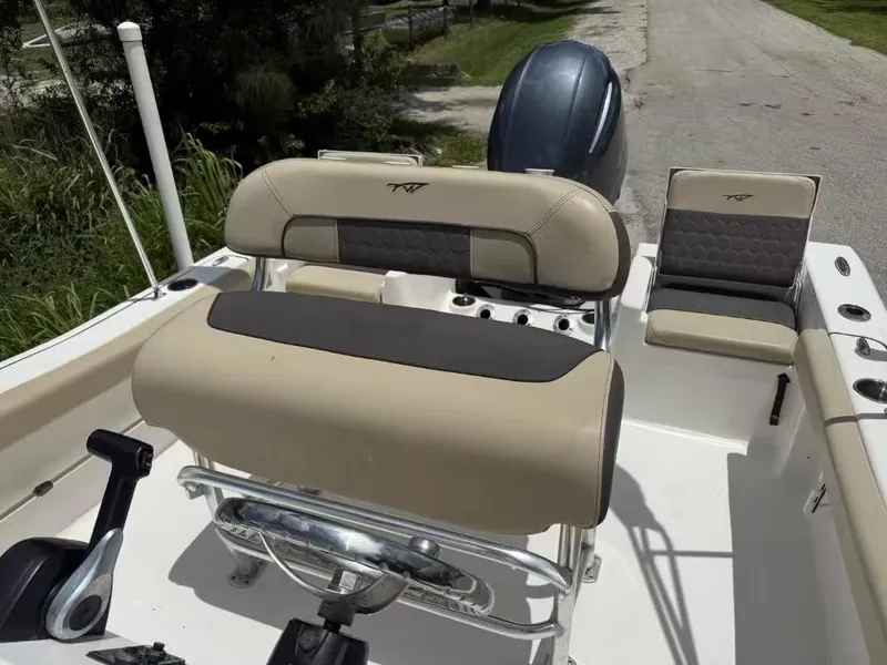 Slide: The Image of Tidewater 198 ADVENTURE 2020 - 5