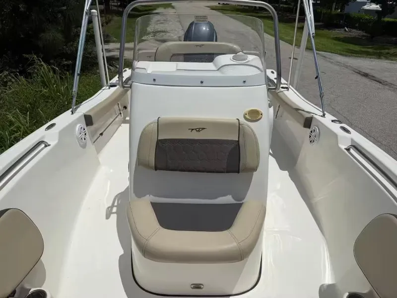 Slide: The Image of Tidewater 198 ADVENTURE 2020 - 7