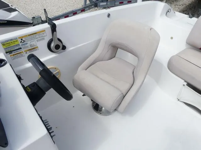 Slide: The Image of Hurricane SunDeck Sport 201 OB 2014 - 8