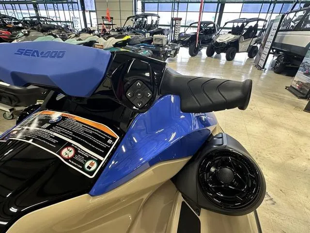 Slide: The Image of Sea-Doo Wake 170 2025 - 10